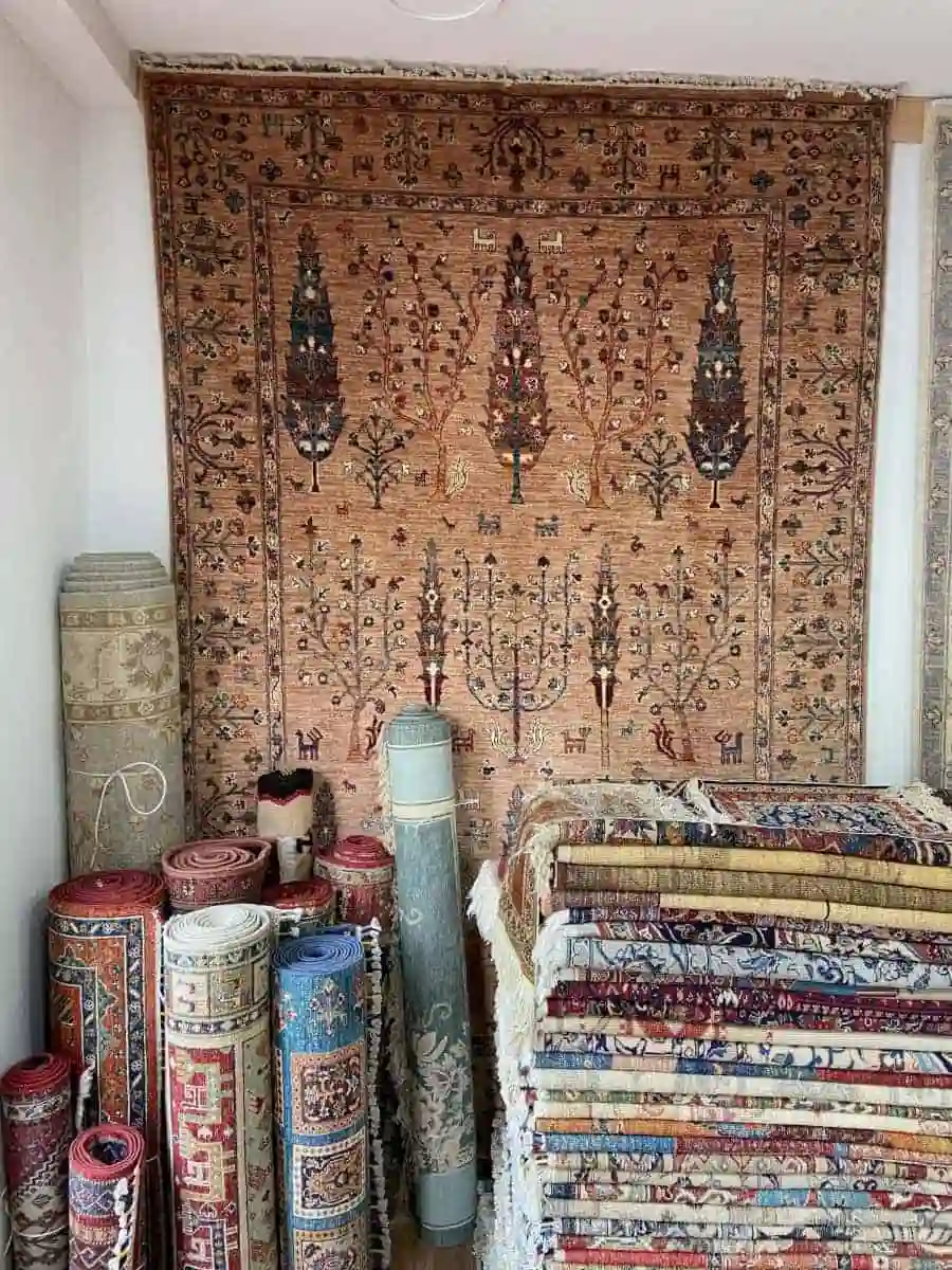 Ziegler Teppich mit traditionellem Baummuster