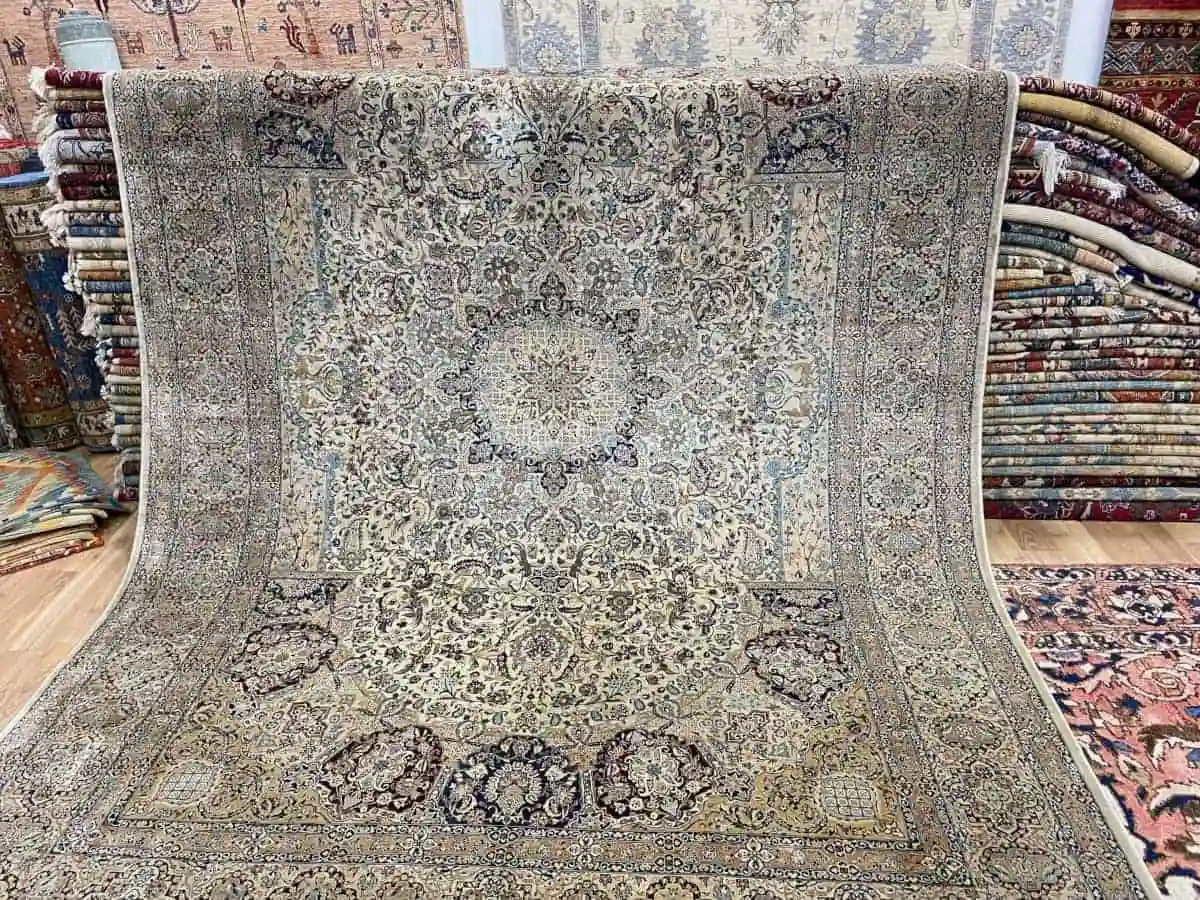 Chinesischer Seidenteppich, ein Unikat